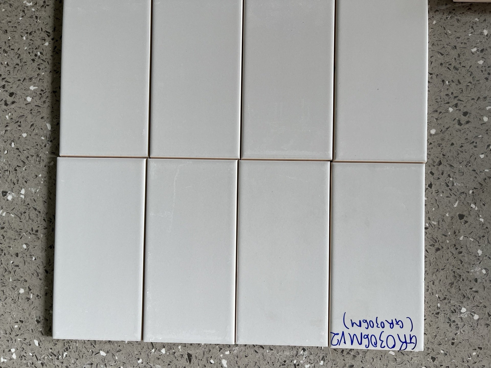 Gạch thẻ Việt Nam  KT 75x150mm xám lạnh mờ phẳng loại 1 mã GR0306MV2 - Daisan Mart