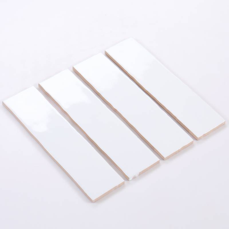 Gạch thẻ VN trắng bóng lượn mặt 75x300 SHM75300 - Daisan Mart