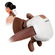 Người phụ nữ đeo máy massage cổ màu trắng và nâu, dây đeo da nâu, kiểu tóc búi cao.