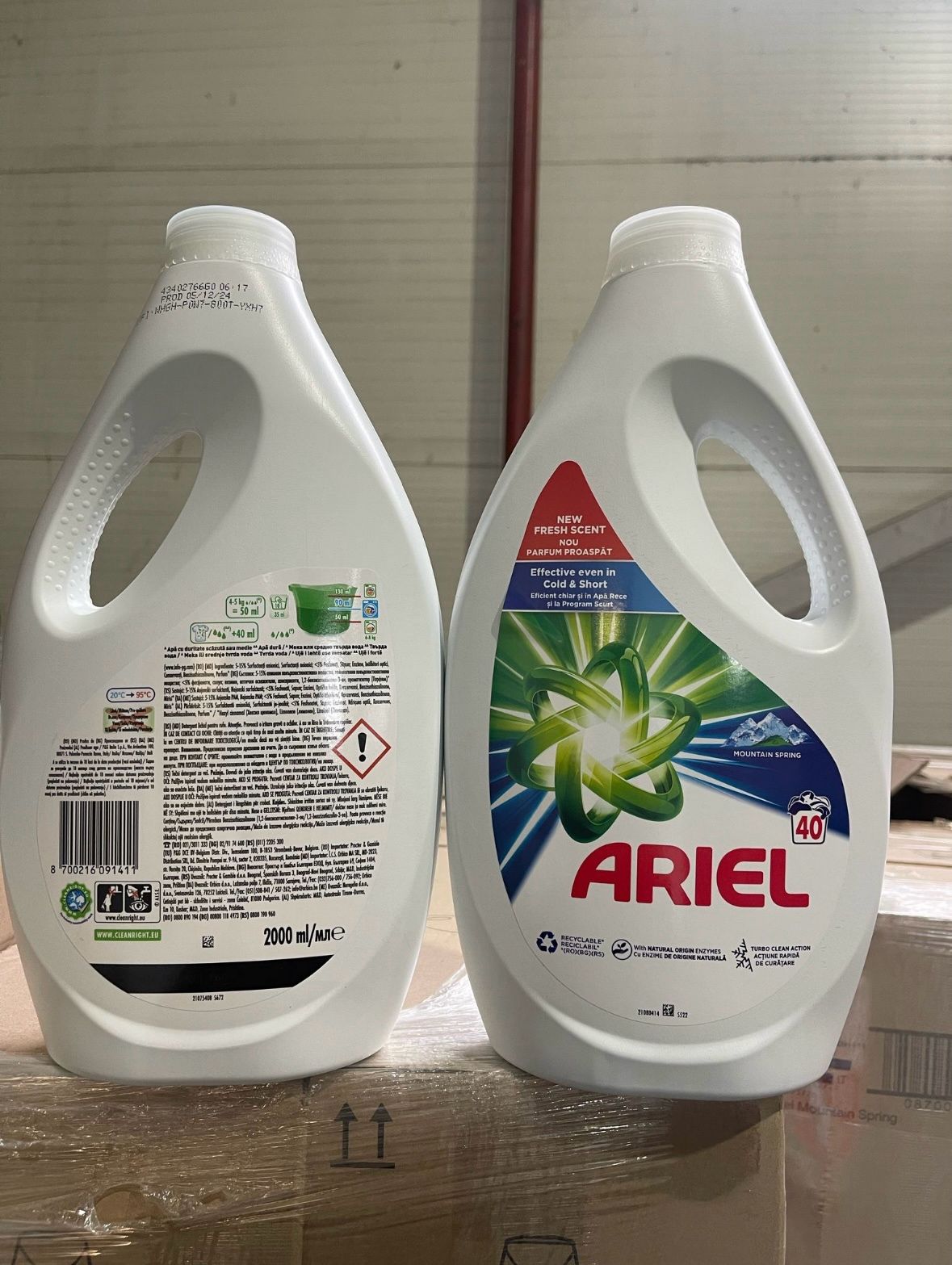 Nước giặt / Bột giặt Ariel dạng viên giặt 3 trong 1 tại Đức