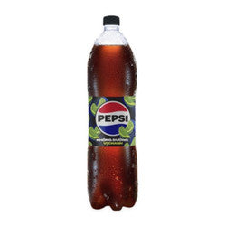 Chai Pepsi lớn màu nâu, nắp đen, nhãn xanh có logo Pepsi và hình chanh.