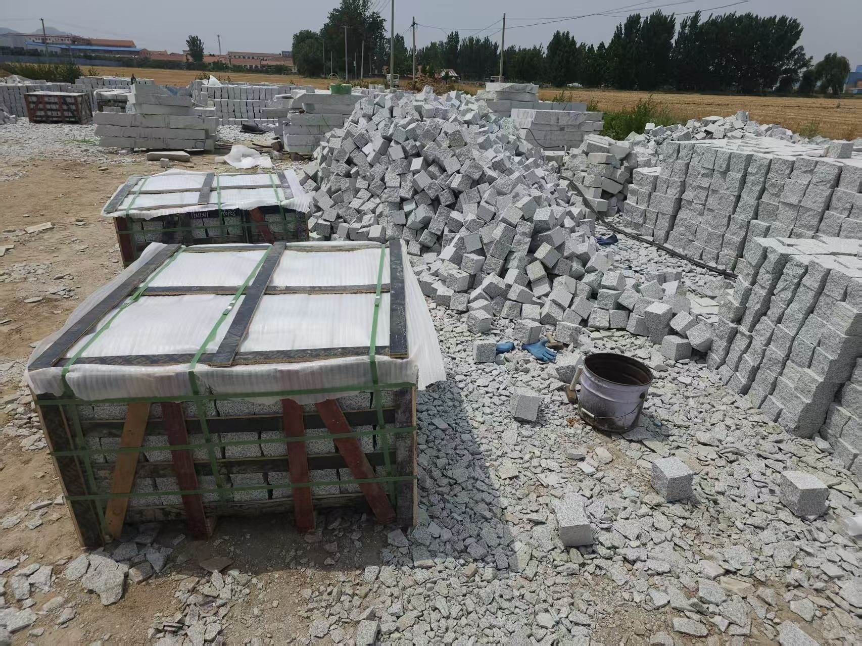 Tấm đá granite đỏ bền chắc, thiết kế đồ họa tùy chỉnh cho phòng trẻ em, tủ đựng đồ phong cách công nghiệp - Daisan Mart