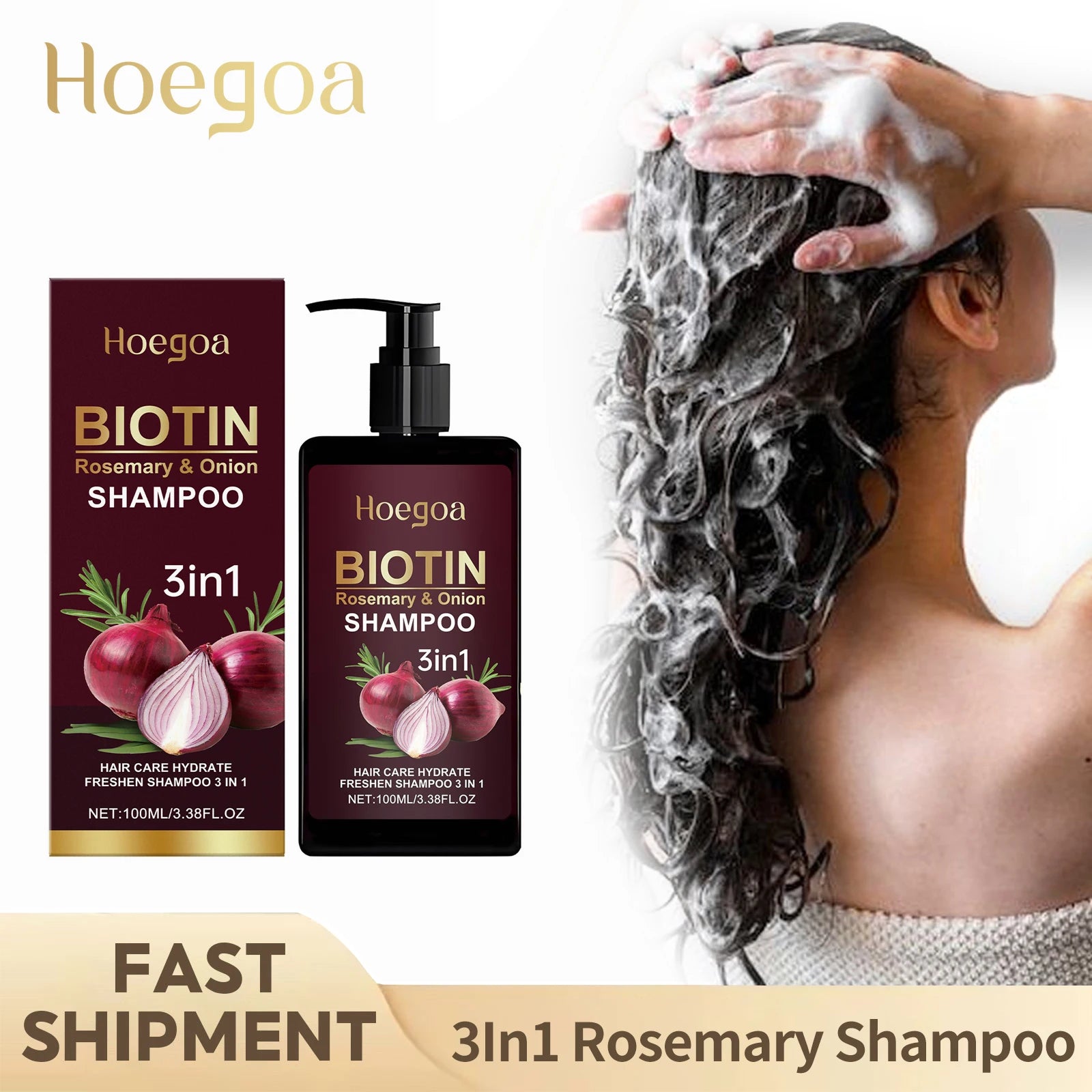 Người phụ nữ gội đầu với bọt trắng, chai dầu gội màu nâu đỏ có hành tây và hương thảo.
