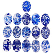 16 viên đá hình oval xanh trắng họa tiết hoa văn trang trí, sắp xếp theo hình tam giác.