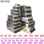 Nhiều bộ nguồn kim loại xếp chồng, có khe thông gió và nhãn điện áp từ 3V đến 48V.