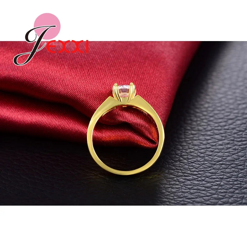 Nhẫn Cưới Vàng Óng Ánh Đính Đá Pha Lê Lấp Lánh - Daisan Mart