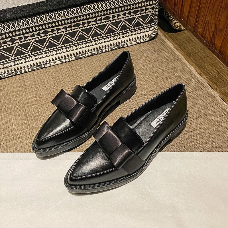 Giày Lười Nữ Mũi Nhọn Dây Xích Platform Slip-on
