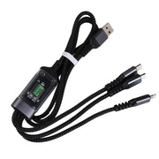 Cáp sạc USB đen bện chắc chắn, có ba đầu nối khác nhau và màn hình hiển thị công suất.