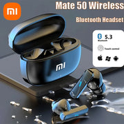 Tai nghe không dây đen với hộp sạc mở, logo "mi", nền xám, chi tiết Bluetooth 5.3.