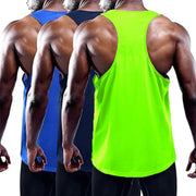 Ba người đàn ông mặc áo ba lỗ màu xanh dương, đen và xanh neon, đứng quay lưng.