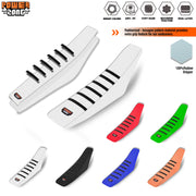 Nệm yên xe nhiều màu, có vân chống trượt, gồm trắng, đen, đỏ, xanh lá, xanh dương và cam.