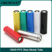 Sáu vỏ bọc pin 18650 nhiều màu: đỏ, vàng, xanh lá, xanh dương, trắng và đen, đứng thẳng hàng.