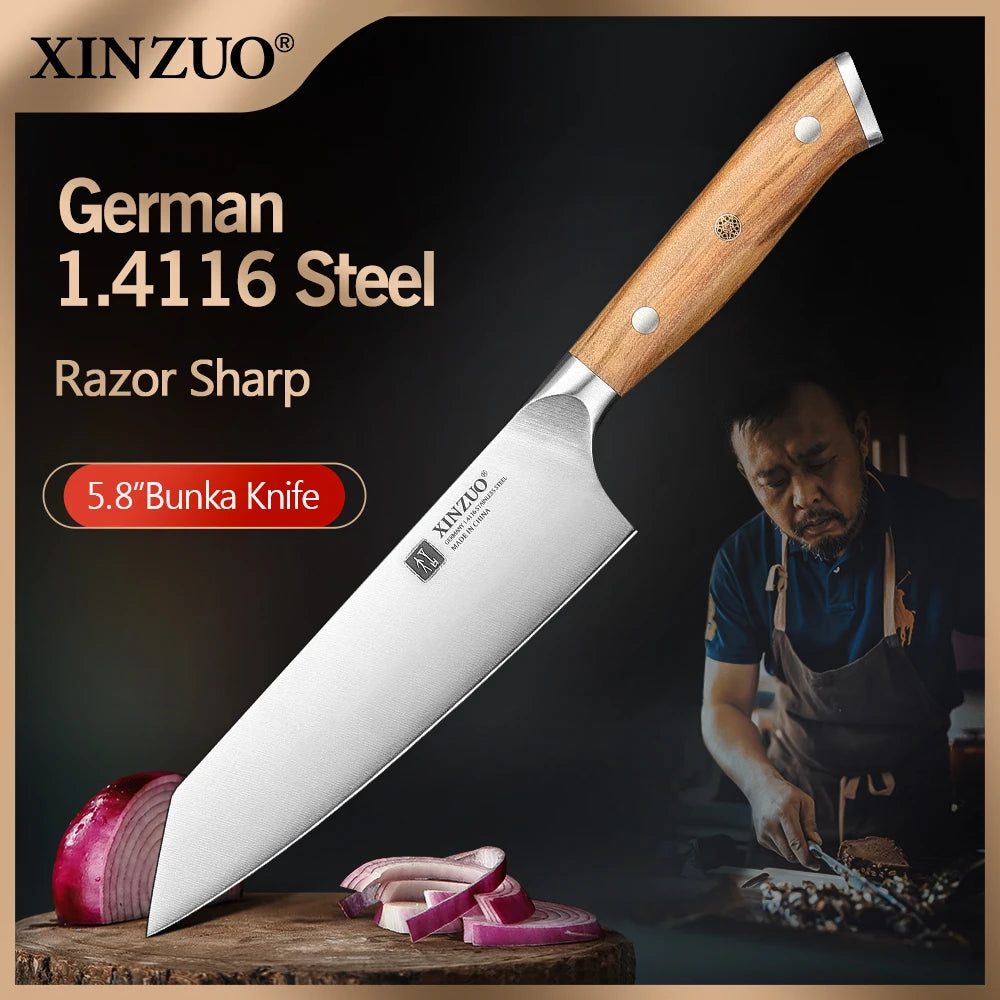 Dao thép Đức 5.8" sắc bén, chuôi gỗ, với hành tím trên thớt, người đàn ông đang cắt thịt.