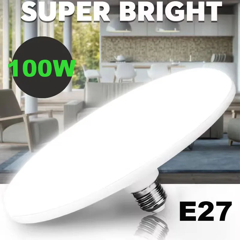Bóng đèn LED siêu sáng 100W E27, màu trắng, nền là phòng khách với nội thất hiện đại.