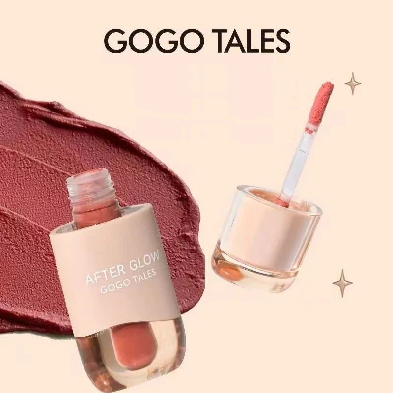 Son kem hồng đất Gogo Tales, có cọ, nền màu hồng nhạt, chữ “GOGO TALES” phía trên.
