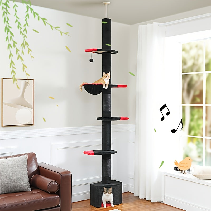 Cây leo cho mèo màu đen và đỏ, hai mèo, tường trắng, sofa nâu, cửa sổ sáng.