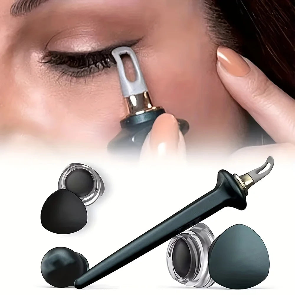 Thiết bị trang điểm mắt màu đen với đầu kim loại, nền da và sơn móng tay màu cam nhạt.
