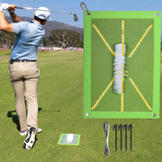 Người chơi golf đánh bóng trên sân cỏ xanh, bên cạnh là thảm tập golf màu xanh lá nhạt.