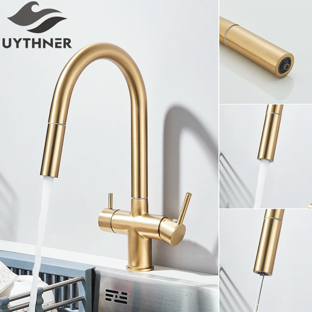 Vòi nước màu vàng đồng, thiết kế cong, có tay gạt, nước chảy từ đầu vòi xuống bồn.
