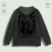 Áo hoodie màu xám đậm, in hình sọ đầu lâu và chữ "FAITH OVER FEAR" màu đen phía sau.