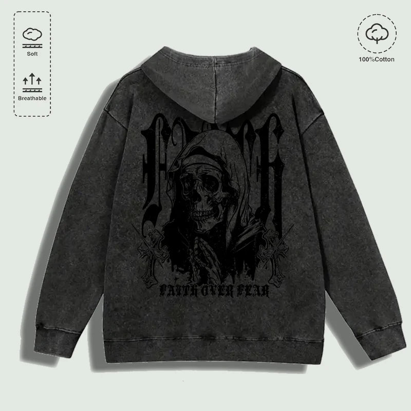 Áo hoodie màu xám đậm, in hình sọ đầu lâu và chữ "FAITH OVER FEAR" màu đen phía sau.
