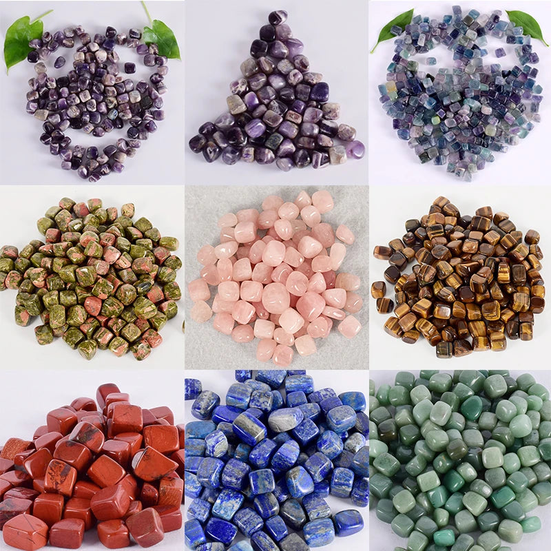 Chín loại đá màu sắc khác nhau xếp trong các ô vuông: tím, xanh, hồng, vàng, đỏ, xanh dương.