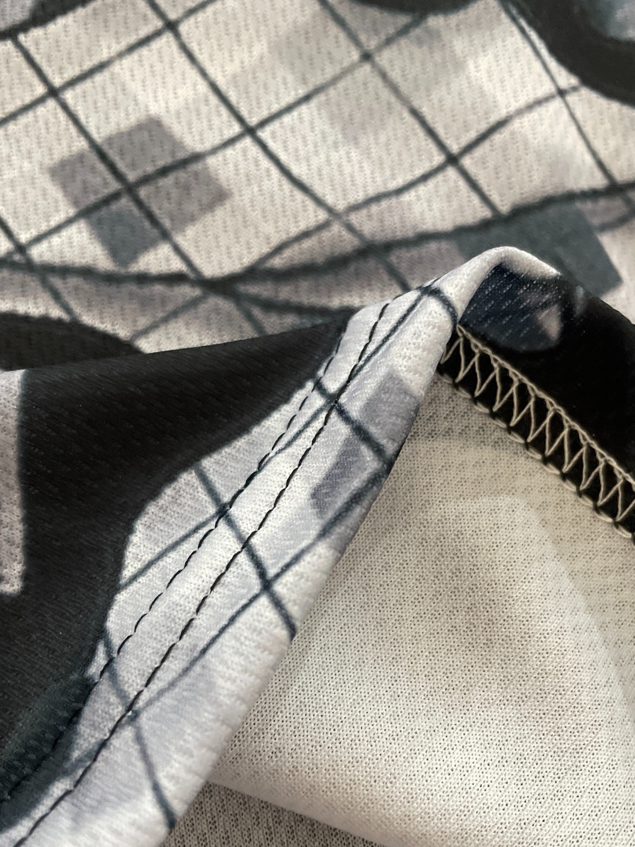 男款高爾夫球衫，趣味印花圖案，超輕