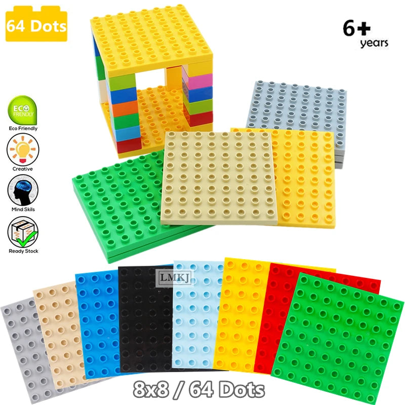 Các mảnh ghép nhựa nhiều màu sắc, kích thước 8x8 ô, phù hợp cho trẻ từ 6 tuổi trở lên.