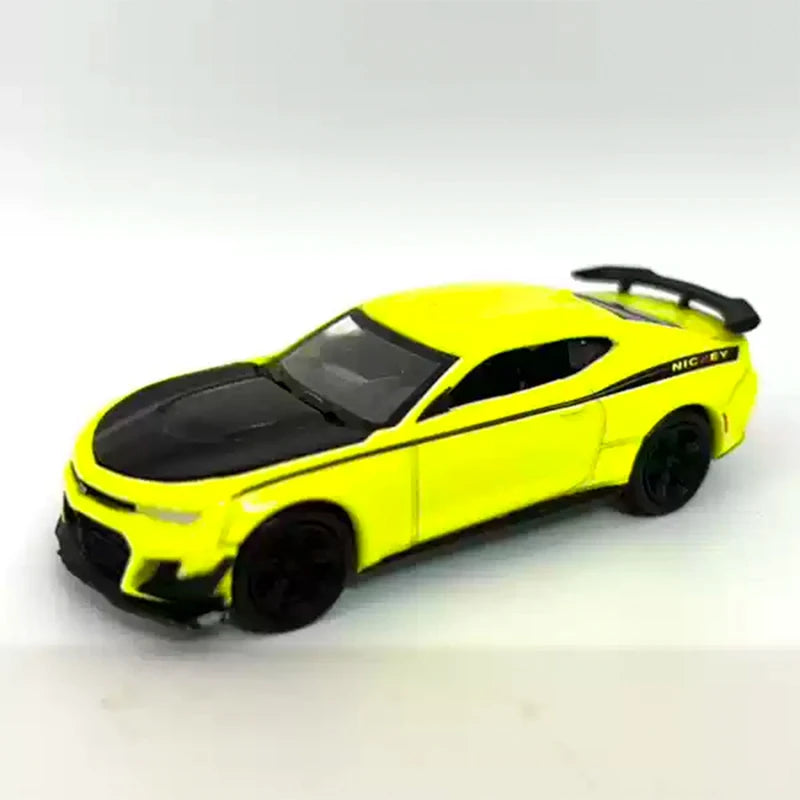 Mô Hình Xe Ranger 1984 1:64 Xanh Trắng - Quà Tặng Độc Quyền - Daisan Mart