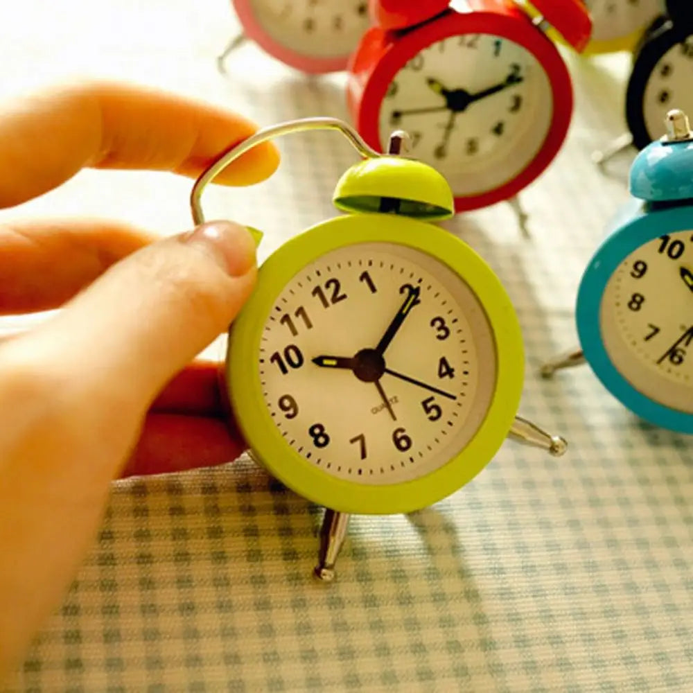 Đồng Hồ Báo Thức Mini Tròn Để Bàn Chạy Pin - Daisan Mart
