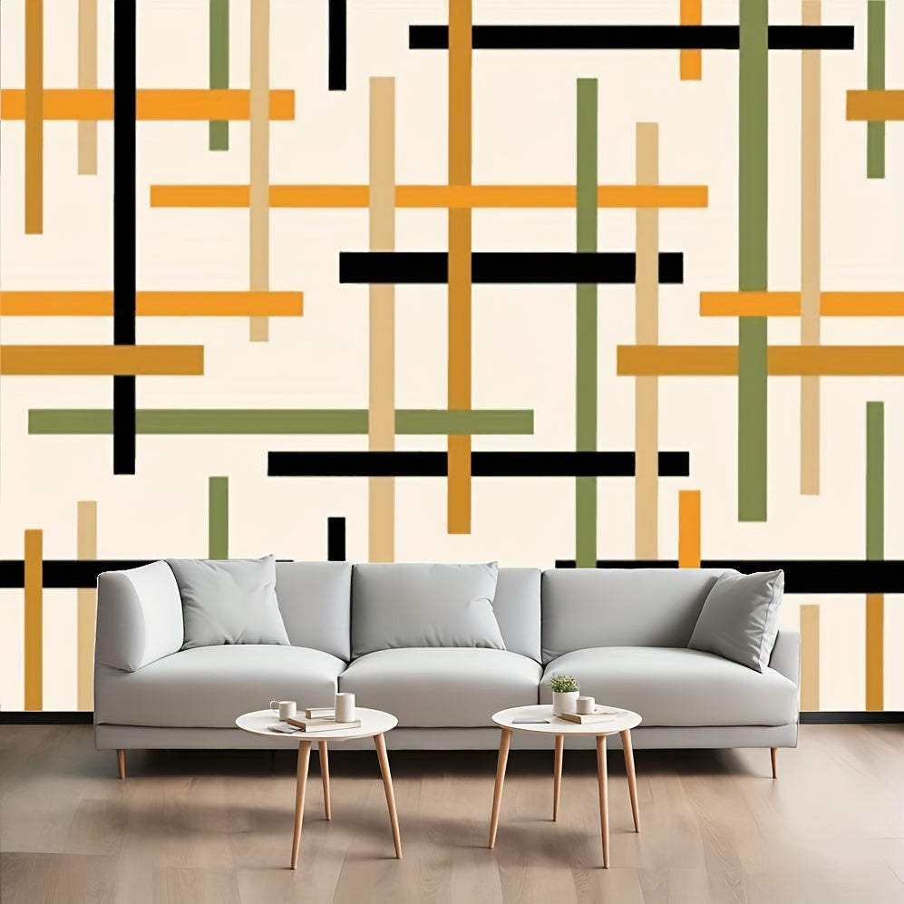 Ghế sofa xám nhạt trước tường họa tiết sọc ngang dọc màu cam, đen, xanh và kem.