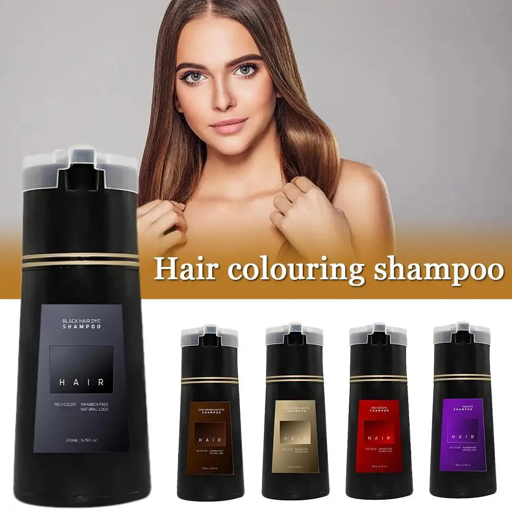 Người mẫu tóc nâu, chai dầu gội đen, chữ "Hair colouring shampoo", năm chai với màu khác nhau.