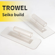 Hai bay trát nhựa trong suốt, nền trắng, chữ "TROWEL Seiko build" màu đen trên nền vàng.
