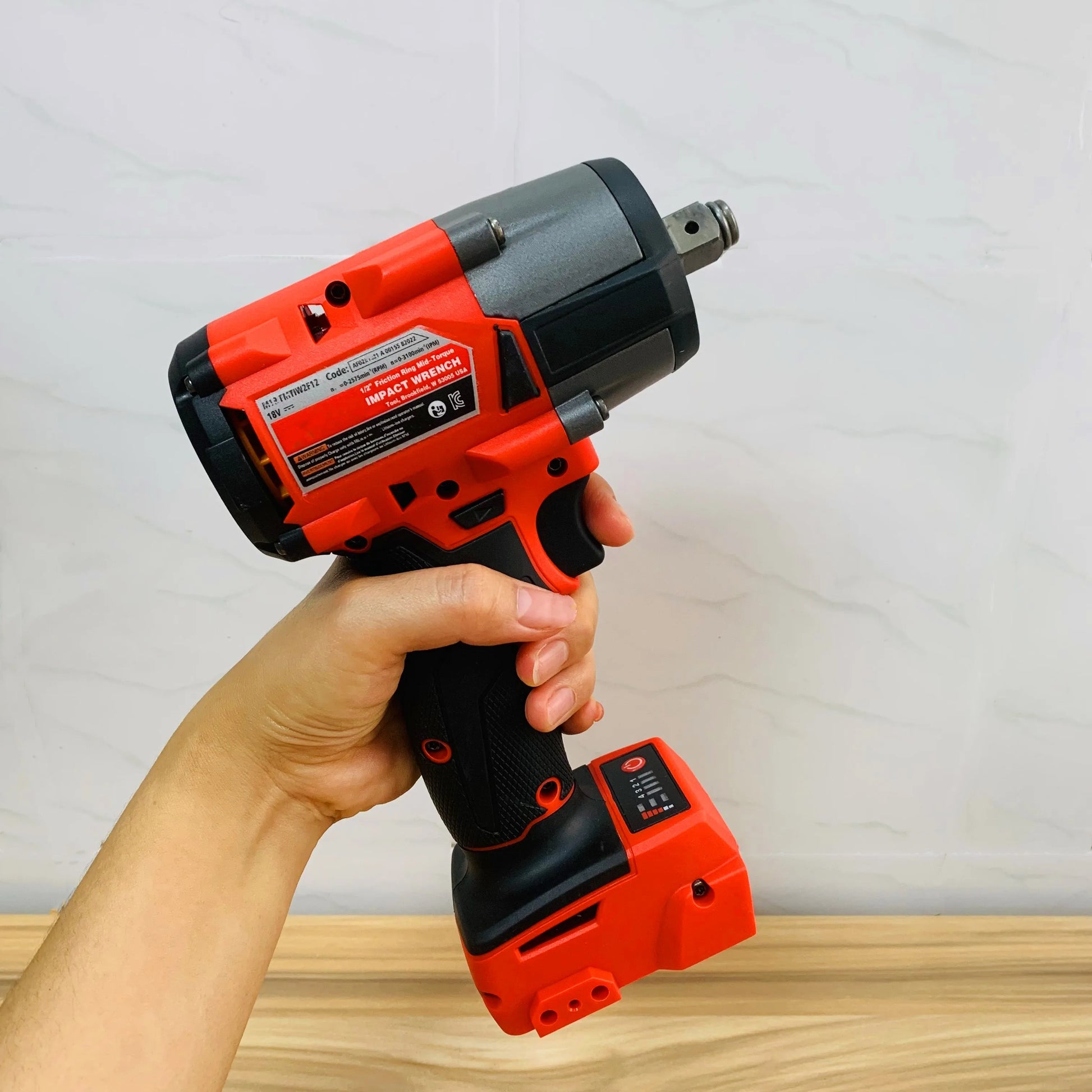 Máy siết bu lông không dây Milwaukee 18V 600N.M mạnh mẽ - Daisan Mart