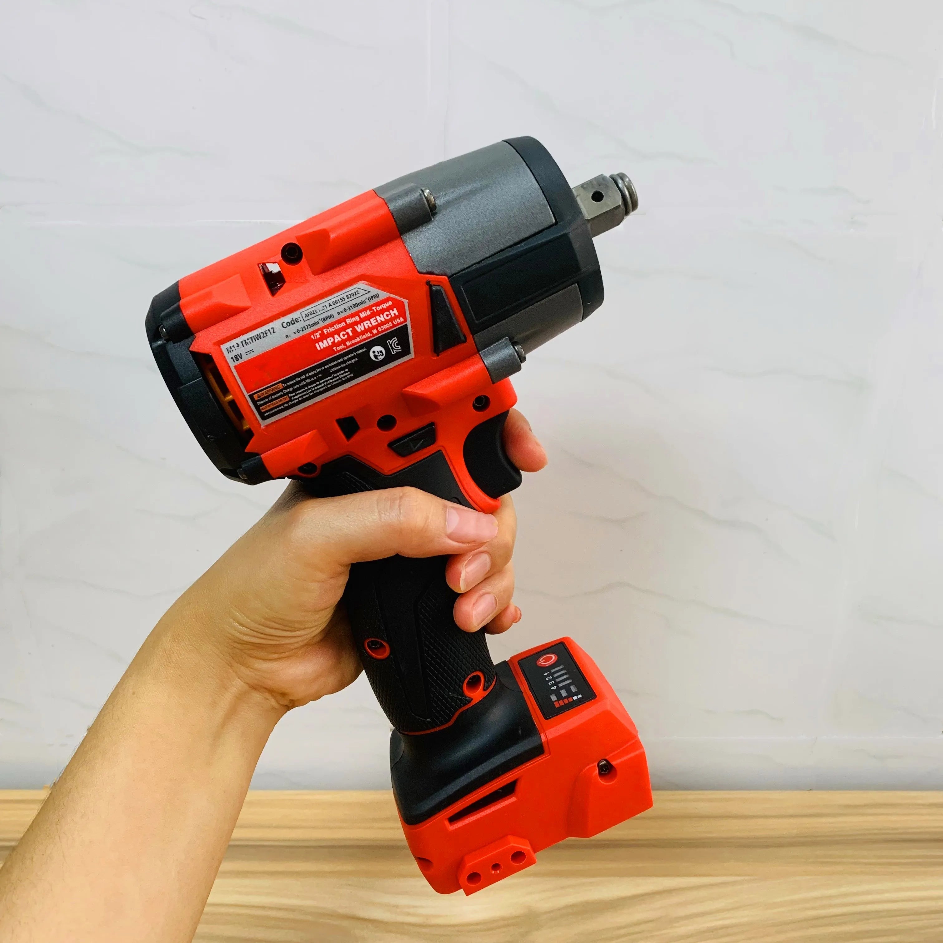 Máy siết bu lông không dây Milwaukee 18V 600N.M mạnh mẽ - Daisan Mart