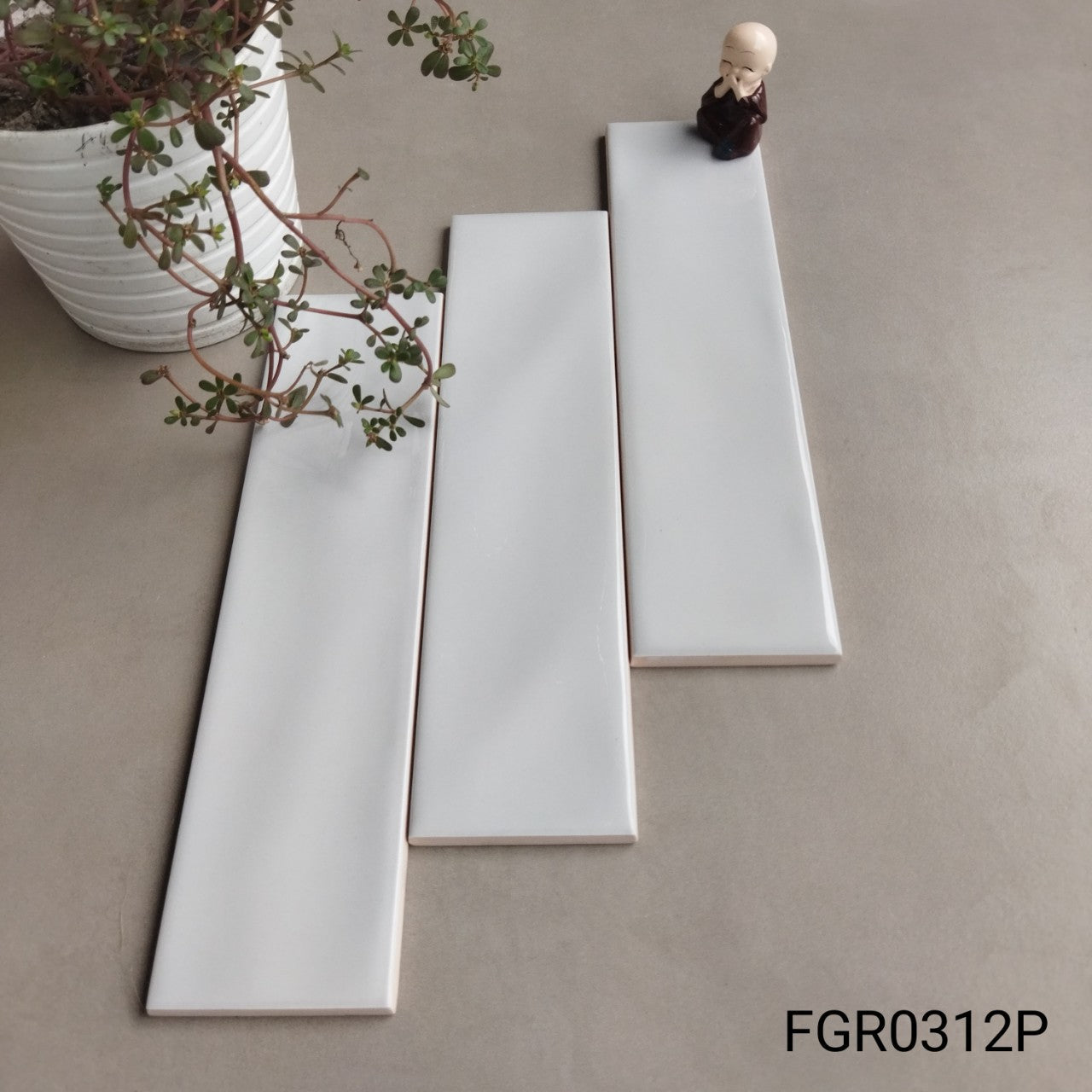 Gạch thẻ Việt Nam, Trắng bóng lượn, KT 75x300 mm, FGR0312P, Loại 1 (1 hộp/ 50 viên/ 1.125m2) - Daisan Mart