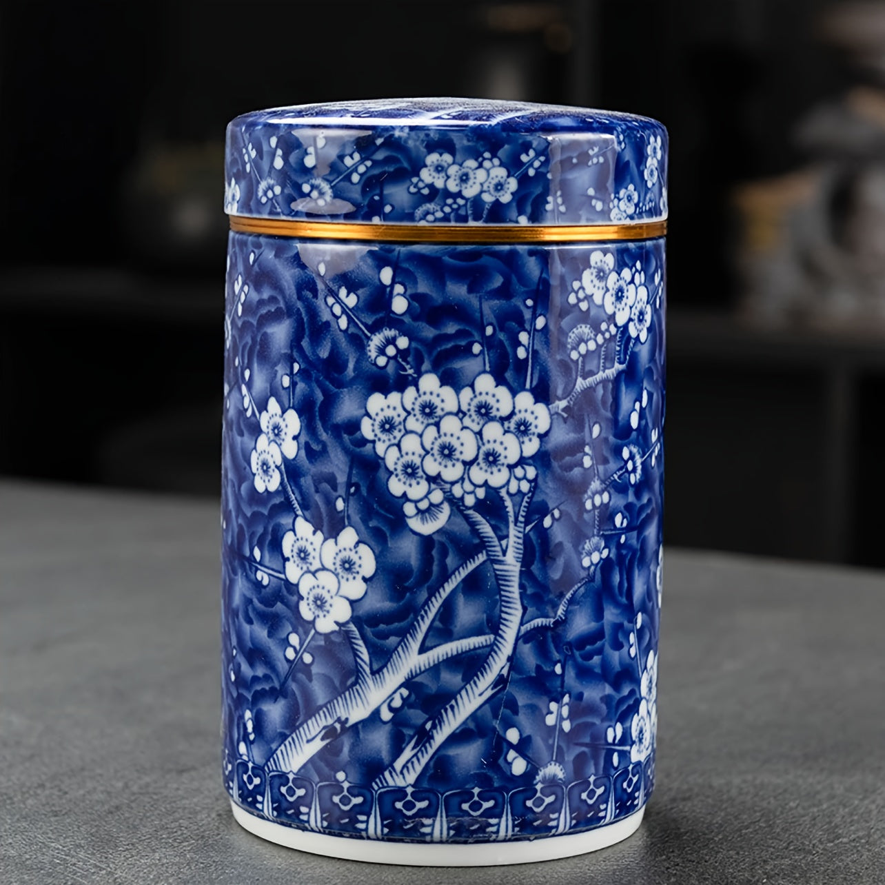 Airtight Ceramic Elegant Tea Canister with Blue and White Porcelain Design - Food-Safe Storage for Kitchen & Dining Decor